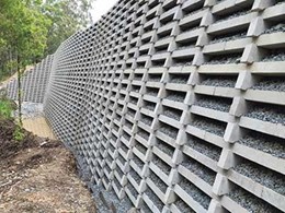 Reedy Creek location uses geogrid reinforced retaining wall to support road reserve embankment