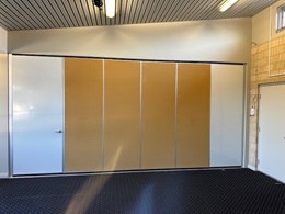 Operable wall between two classrooms creates larger learning space at Esperance high school