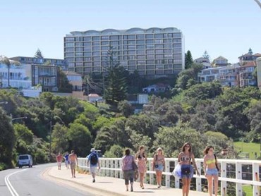 Artist&rsquo;s impression of the proposed facelift for the Glenview Court building in Tamarama. Photo:&nbsp;Tobias Partners
