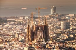 Final (170M high) stretch of Gaudi’s Sagrada Família underway