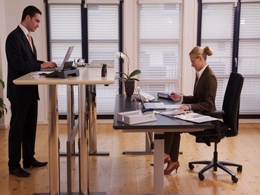 LINAK DESKLINE sit and stand desks, an ergonomic solution for a modern office