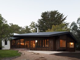 Daylesford cottage addition is the “shadow” of the original home 