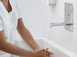Hands-free thermostatic mixer delivering safety and water control