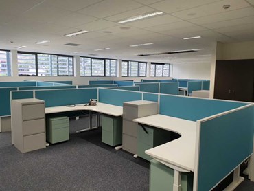 Vectra workstations with Connect 30 privacy screens