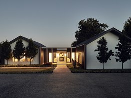 House in Silhouette: Architecture with a sense of place