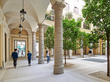 Apple Via del Corso centres around a lush courtyard