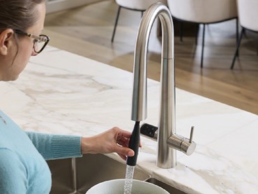 The HydroTap Celsius Plus All-In-One Pull-Out features a snag-free, retractable sprayer