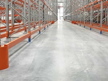 The project required a warehouse floor with minimal joints 