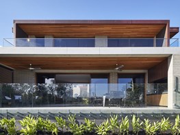 Concrete and timber home complements Castlecrag conservation area 