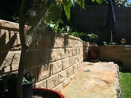NatureStone retaining wall system made with natural stone