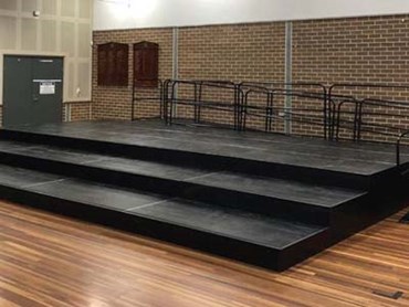 Quattro stage and access ramp