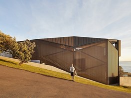 Coogee House: an abstract object in the suburban landscape