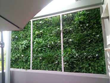 Artificial UV-rated green wall panels  