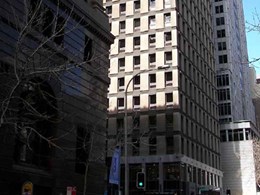 Mode roller blinds provide heat and glare control at Macquarie Bank, Sydney