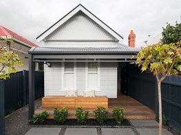 Sculptural renovation brings new light to Victorian cottage 
