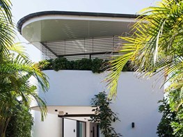 The one-of-a-kind curvature of Tamarama House