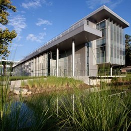 Carbon neutral Florida University building sits on a pond 