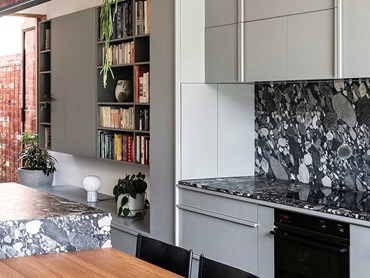 The kitchen and living space create a connection with the outside world through their materiality