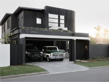 The ARUMA home features Mortlock’s Trendplank cladding in a deep char finish