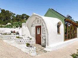 Pioneering sustainability in Australia’s first Earthship 