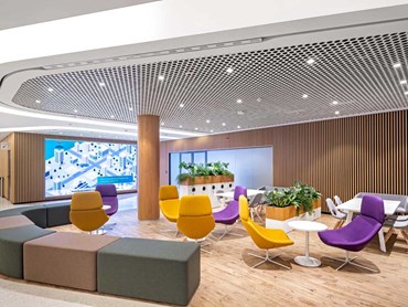 The new Siemens office in Warsaw featuring durlum's LOOP metal ceiling