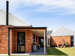 Carinya doors and windows help modern home achieve energy savings and views