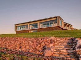 Horizon House: Complexity and beauty in a coastal home