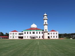 Largest mosque on the continent hosts Interfaith Iftar Dinner