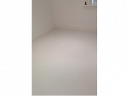 Roppe white rubber flooring for a children’s bedroom