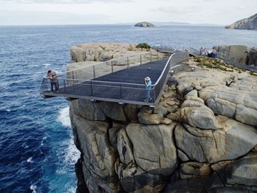 The Gap and Natural Bridge by Department of Parks and&nbsp;Wildlife. Image:&nbsp;Department of Parks and Wildlife
